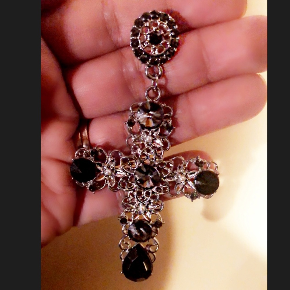 Gorgeous silver cross earrings